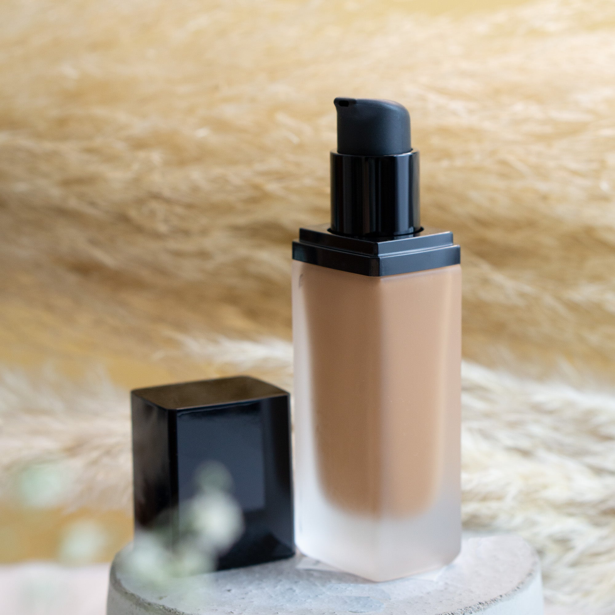Lightweight Liquid Foundation for Smooth Natural Looking Coverage